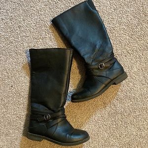 Girls black boots